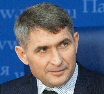 Глава Чувашии Николаев поздравил татарстанцев с Днём Республики