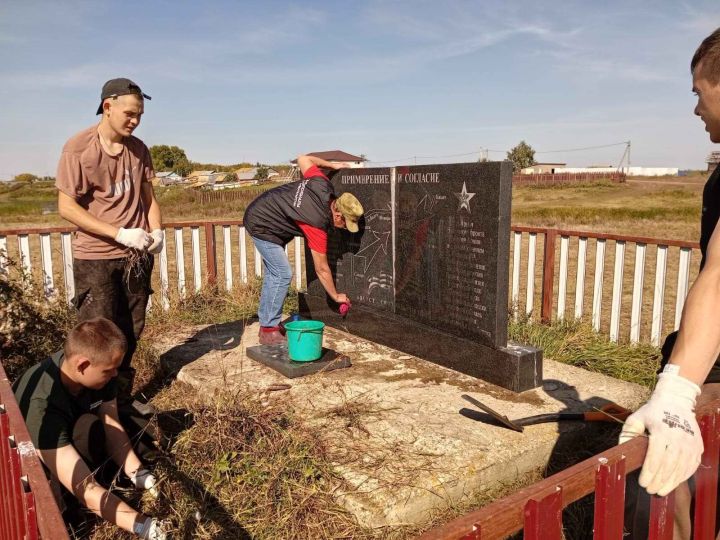 Поисковики Татарстана развернули полевой лагерь на берегу Актая