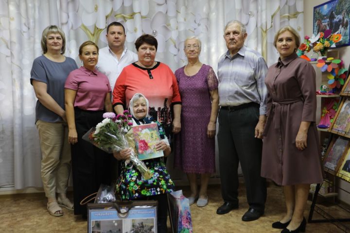 Ветерана труда из Спасского ДИПИ поздравили с 90-летием