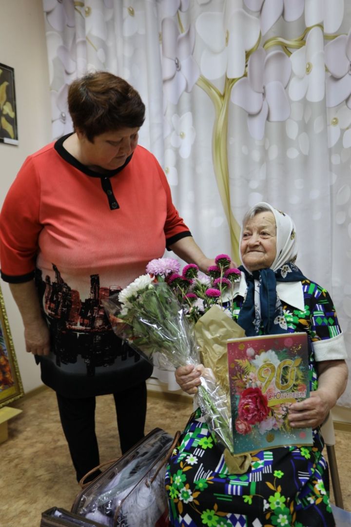 Ветерана труда из Спасского ДИПИ поздравили с 90-летием