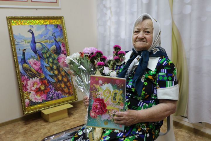 Ветерана труда из Спасского ДИПИ поздравили с 90-летием