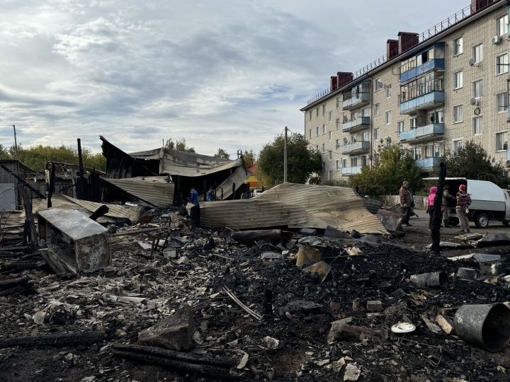 В Болгаре сгорели сараи во дворе многоквартирного дома