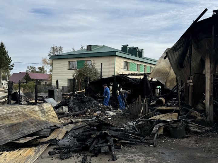 В Болгаре сгорели сараи во дворе многоквартирного дома