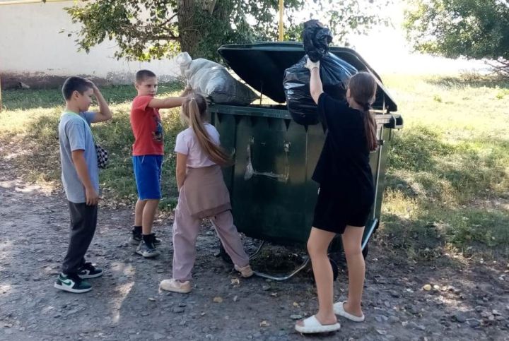 Ребята из поискового отряда «Булгар» убрались в родном селе