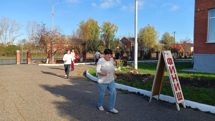 Учителя Искерязапской школы сдали нормативы ВФСК ГТО