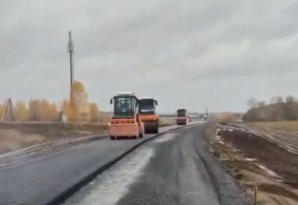 На дороге Болгар – Ржавец начали укладывать асфальт