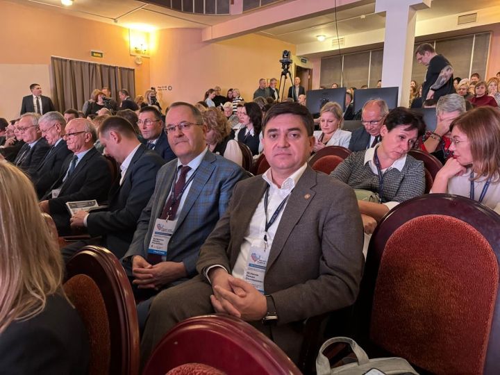 Глава Спасского района принимает участие во Всероссийском муниципальном форуме в Ленинградской области