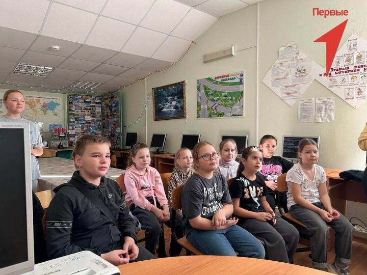 Школьники Болгара отметили День народного единства творчеством и викториной