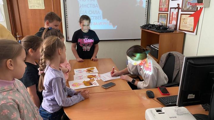 Школьники Болгара отметили День народного единства творчеством и викториной