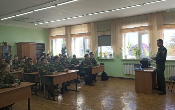 В Спасском техникуме отраслевых технологий и кадетской школе прошли профориентационные встречи с военным комиссариатом