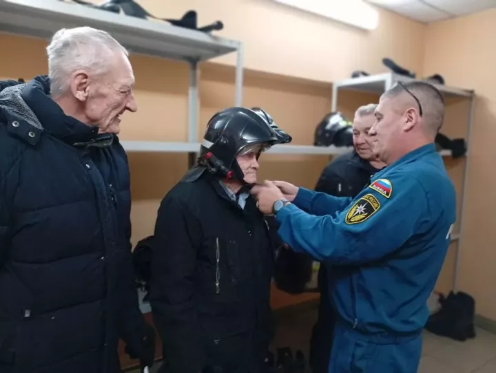 Спас өлкәннәр йортында яшәүчеләр янгын частендә экскурсиядә булдылар