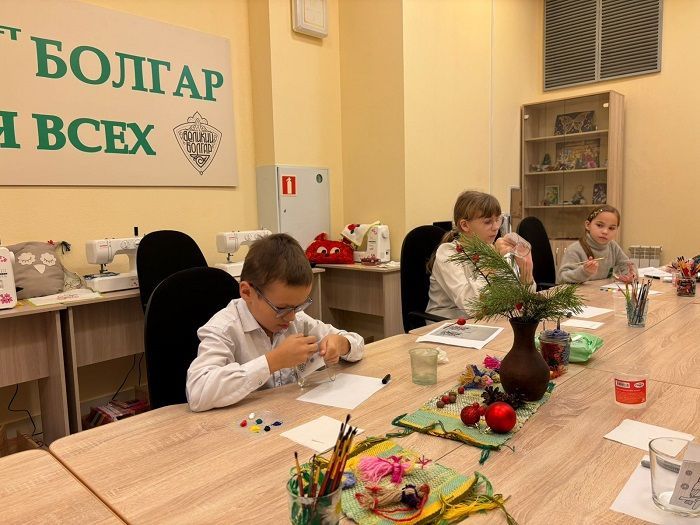 В Болгарском музее-заповеднике прошёл творческий урок по витражной росписи
