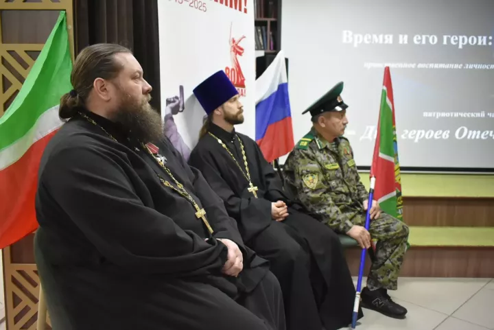 Встреча с учениками прошла в канун Дня героев в центральной библиотеке Болгара