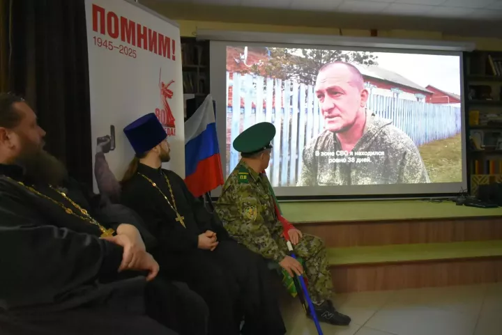 Встреча с учениками прошла в канун Дня героев в центральной библиотеке Болгара