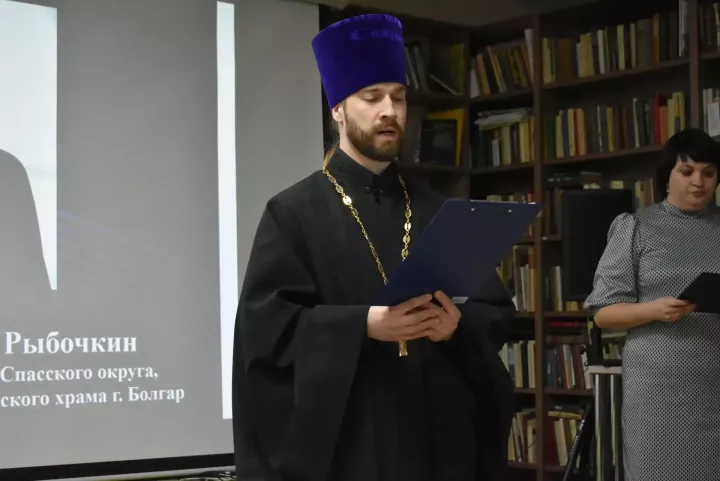 Встреча с учениками прошла в канун Дня героев в центральной библиотеке Болгара