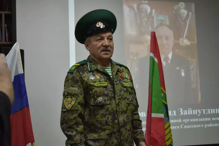 Встреча с учениками прошла в канун Дня героев в центральной библиотеке Болгара