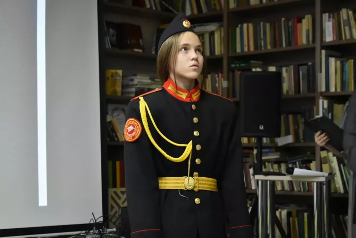 Встреча с учениками прошла в канун Дня героев в центральной библиотеке Болгара