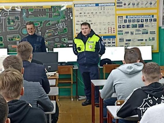 Спас районы дәүләт автоинспекторлары автомәктәп курсантлары белән әңгәмә үткәрде