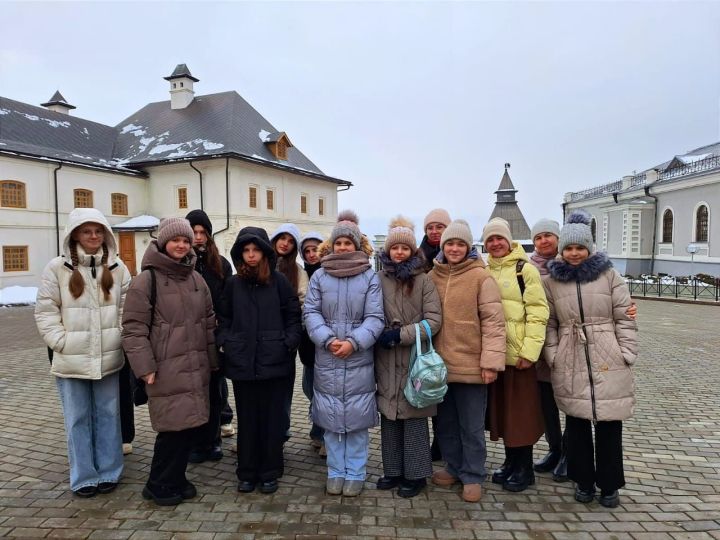 Учащиеся Болгарской ДШИ посетили выставку живописи в центре «Эрмитаж – Казань»