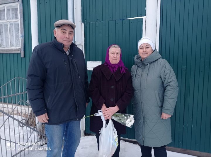 Иске Рәҗәптә хәрби операциядә хезмәт итүчеләрнең әниләрен котладылар
