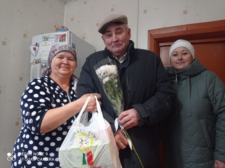 Иске Рәҗәптә хәрби операциядә хезмәт итүчеләрнең әниләрен котладылар