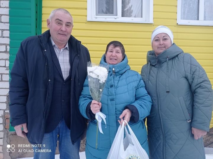 Иске Рәҗәптә хәрби операциядә хезмәт итүчеләрнең әниләрен котладылар