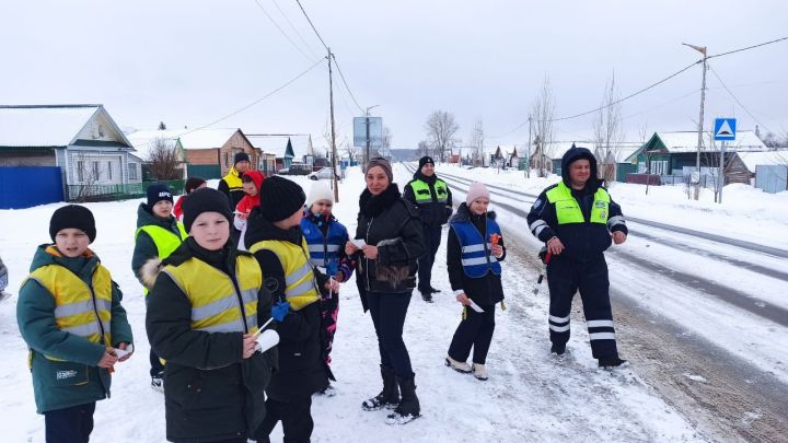 Автоледи и женщин-пассажиров Спасского района поздравили с 8 Марта