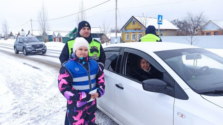 Автоледи и женщин-пассажиров Спасского района поздравили с 8 Марта