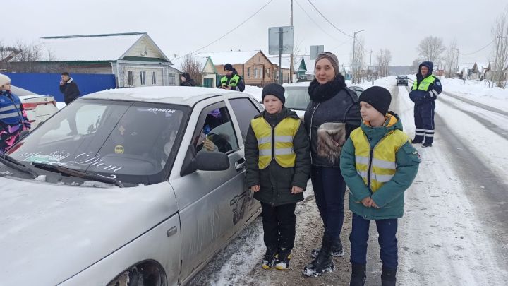 Автоледи и женщин-пассажиров Спасского района поздравили с 8 Марта