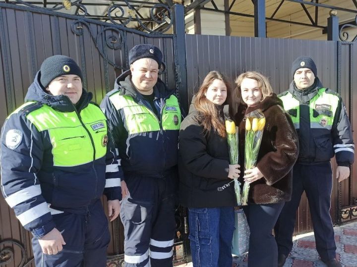 В Болгаре поздравили вдову и дочь погибшего на СВО Александра Усова