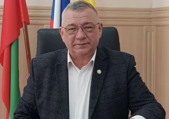 Спас районы башлыгы хатын-кызларны бәйрәм белән котлады
