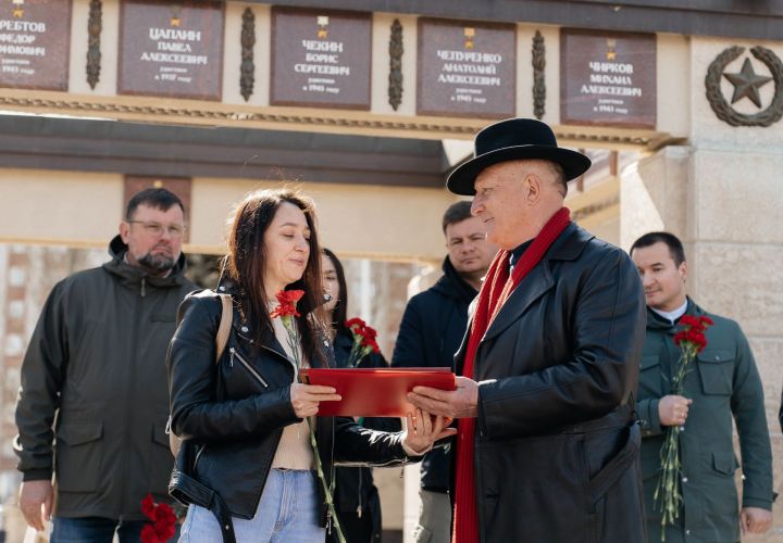 Бөек Ватан сугышында һәлак булган Спас районы сугышчысының медальонын оныкчыгына тапшырылды