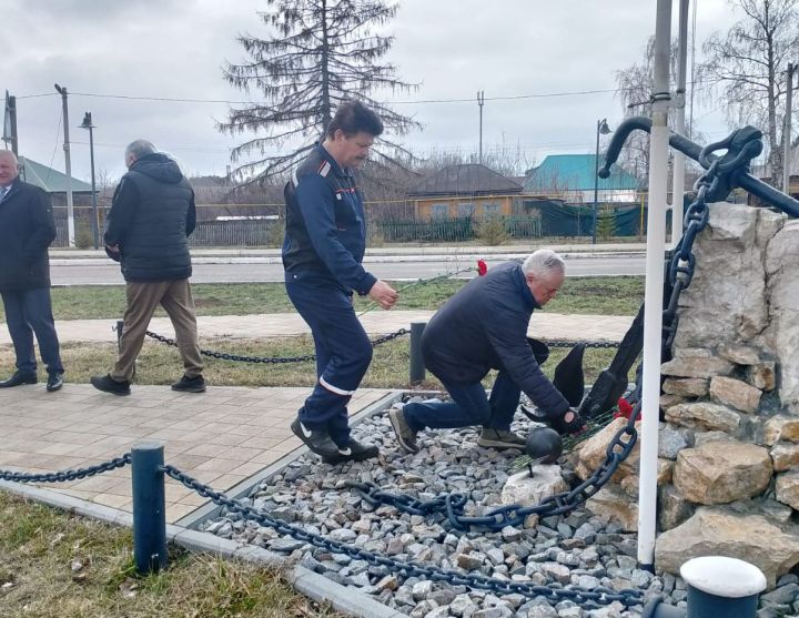 Болгарда һәлак булган су асты көймәчеләрен искә алдылар