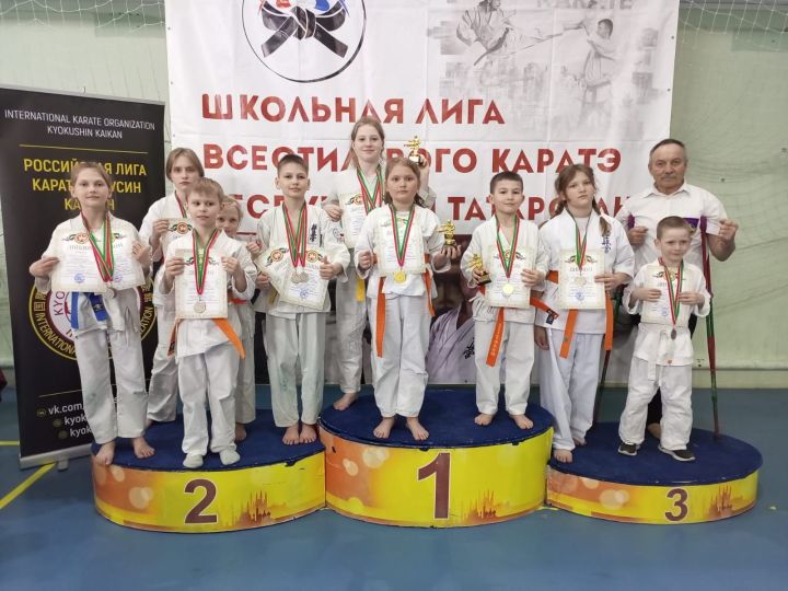 Каратисты Болгара завоевали три золотые и шесть серебряных медалей в чемпионате РТ
