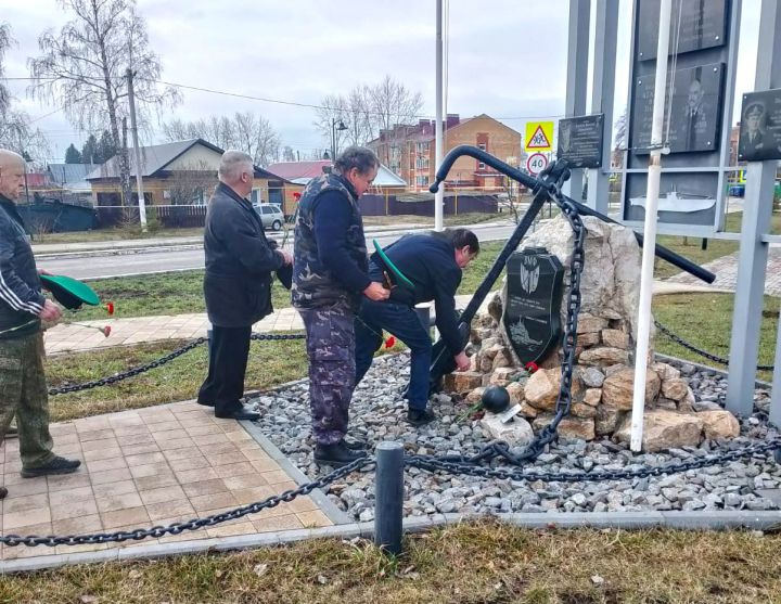 Болгарда һәлак булган су асты көймәчеләрен искә алдылар