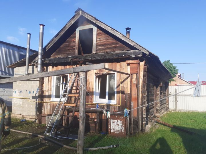 Причиной пожара в Болгаре, где погибла женщина, стало неосторожное обращение с огнем