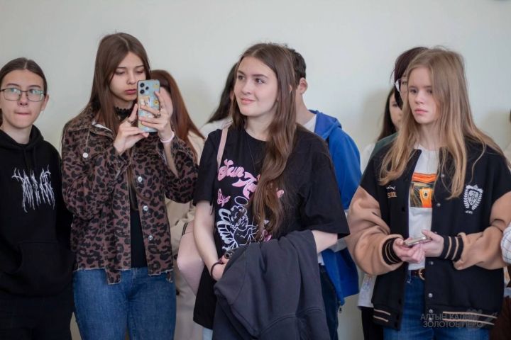 «Золотое перо» Лизы Наумовой