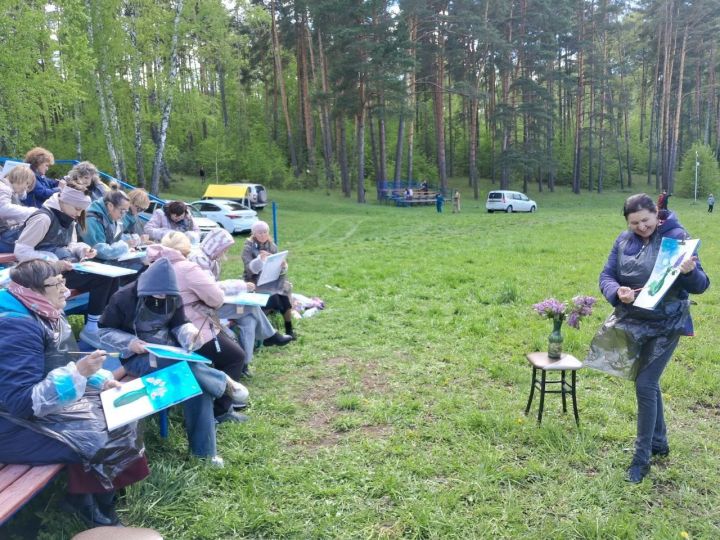 Мамы особенных детей создали живописные шедевры на берегу озера Рабига