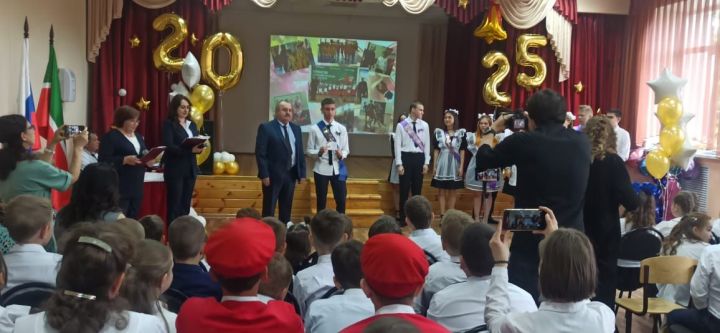 Выпускникам школ Болгара и Спасского района вручили знаки отличия ГТО