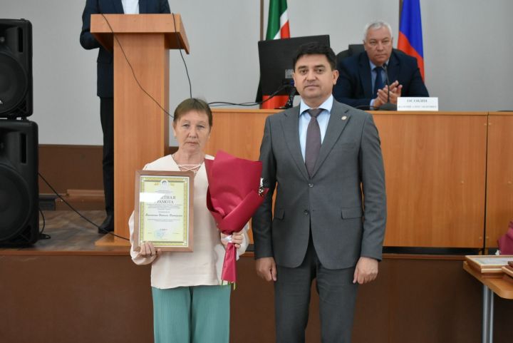 Спас районында иң яхшы социаль хезмәткәрләрне бүләкләделәр
