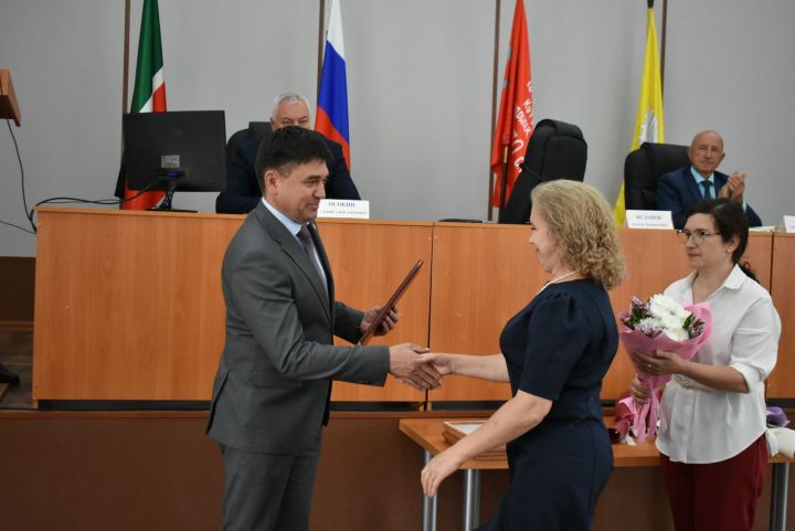 Спас районында иң яхшы социаль хезмәткәрләрне бүләкләделәр