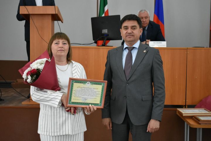 Спас районында иң яхшы социаль хезмәткәрләрне бүләкләделәр