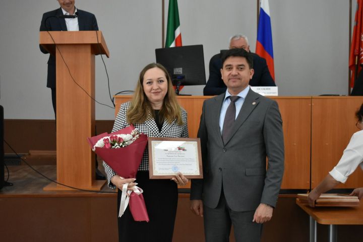 Спас районында иң яхшы социаль хезмәткәрләрне бүләкләделәр