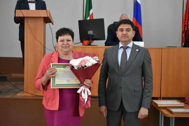 Спас районында иң яхшы социаль хезмәткәрләрне бүләкләделәр