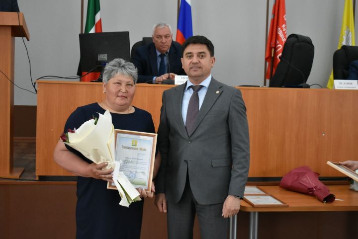 Спас районында иң яхшы социаль хезмәткәрләрне бүләкләделәр