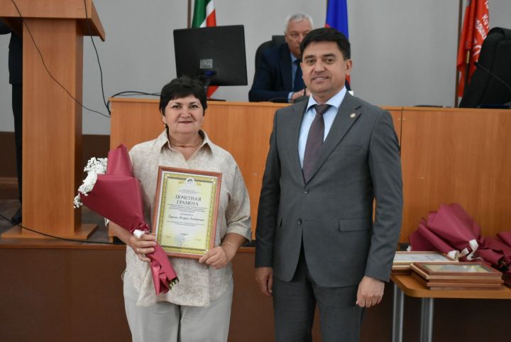 Спас районында иң яхшы социаль хезмәткәрләрне бүләкләделәр