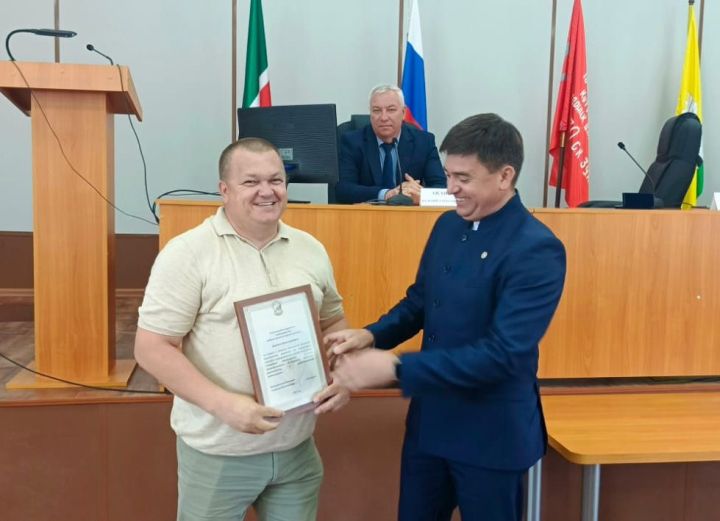 В Спасском районе наградили лучших сотрудников местного самоуправления