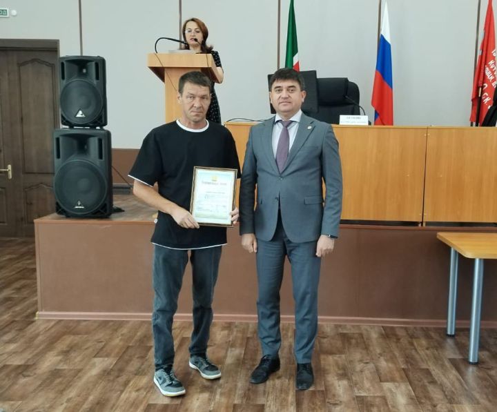 В Спасском районе наградили передовиков строительной и дорожной отрасли