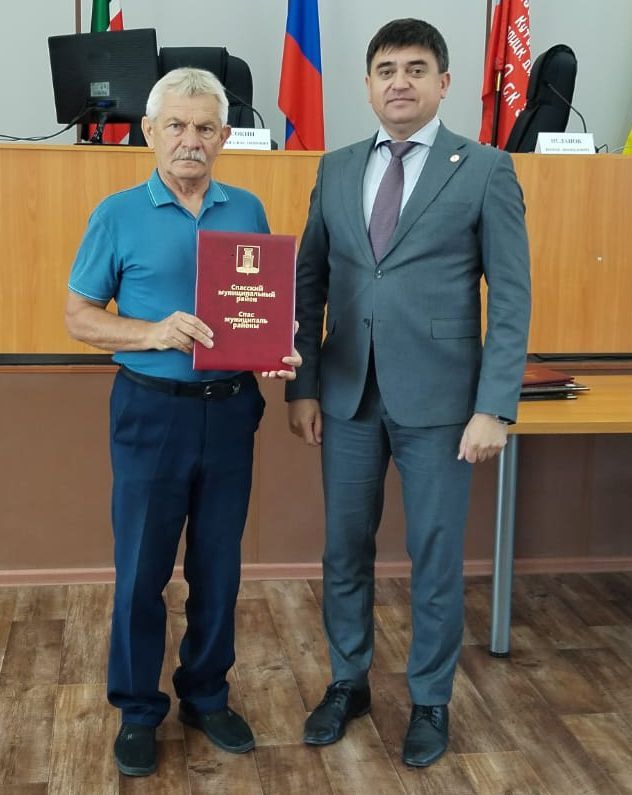 В Спасском районе наградили передовиков строительной и дорожной отрасли