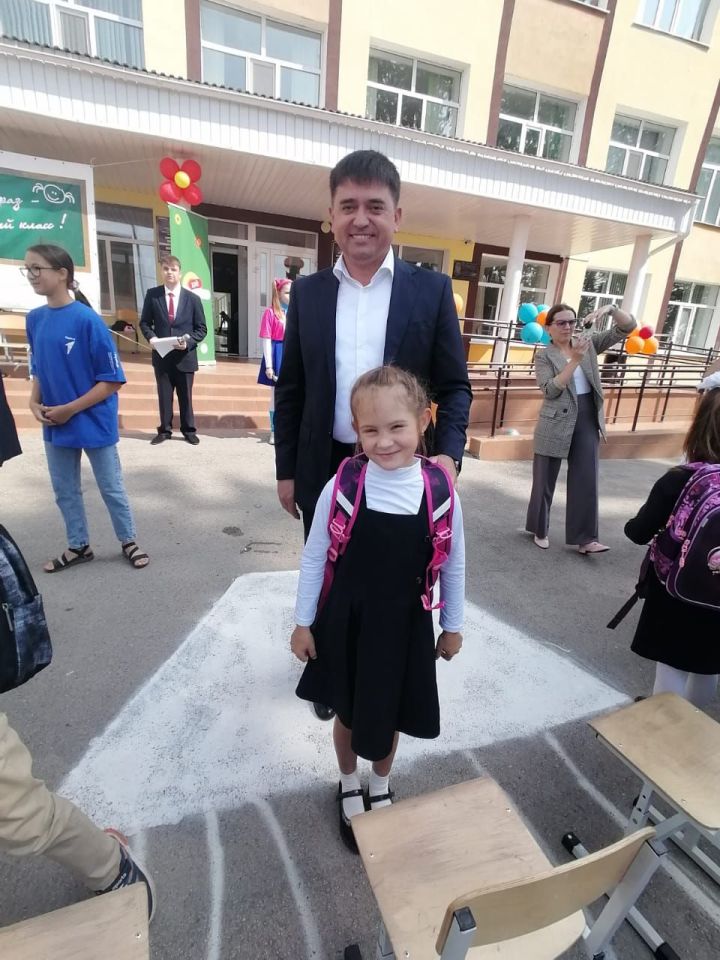 В первой школе Болгара прошла акция «Помоги собраться в школу»